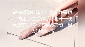 女孩吃得很认真。。。