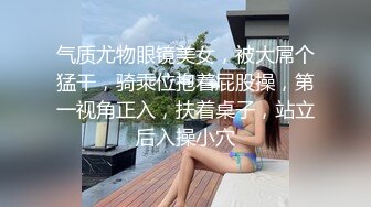 STP29766 红唇小姐姐！今天找了个人操她！撩下内衣奶子一手抓，吸吮舔屌翘美臀，张开双腿爆插