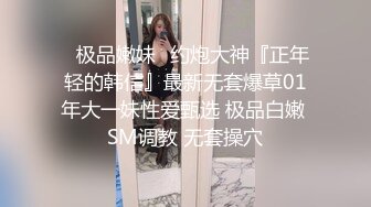 德国男女穿着工业风BT装对着BT美女嘴巴尿完还搞马桶刷搅一下，脑洞大开