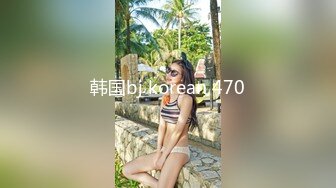  极品圆润美臀小少妇居家夫妻啪啪，跪着按头深喉插嘴，开档黑丝翘起大屁股后入