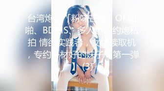 【新片速遞】熟女妈妈 看到眼镜帅气儿子回来了 妈妈笑的多性福 直接大白天在客厅跟儿子又抱又亲操了起来 