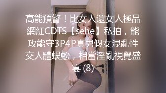 颜值非常不错的小妞全程露脸大秀，后面有个小姑娘自己在前面大黑牛自慰骚逼，找个没人的房间全裸给狼友看