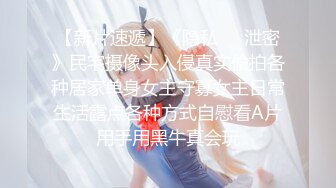 黑衣卷发妹子啪啪，穿上包臀裙白色网袜骑乘站立后入抽插