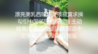 高颜值甜美嫩妹子，大白美臀，浴室地上自慰高潮喷水，美女太骚了