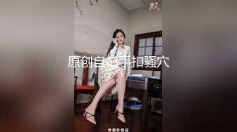 网曝非常淫骚的河南人妻出轨监控和自拍流出，和情人在家客厅后入，床上开发屁眼