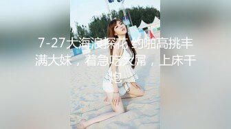 自制字幕】身穿黑色外套的肉嫩妹子沙发上互摸亲吻，口交上位骑坐摇曳，抬腿抽插猛操