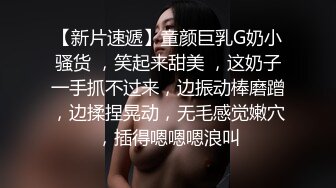  澡堂子内部员工偷拍两位身材火爆的小美女洗澡皮肤白又嫩