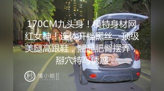 【大三丫头】新学期的第一堂课，真实大学校园，上课塞跳蛋自慰偷拍，下课撒尿，食堂打饭，真实刺激