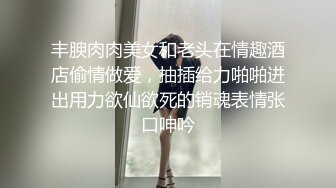 全景后拍极品时髦卷发妹 白白嫩嫩的大屁股夹着肥美的鲍鱼 超性感