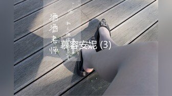 小伙出来游玩,被猥琐男挟持,让小伙口鸡巴操小伙菊花