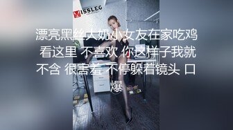 老婆在睡觉强上小姨子 露脸强行抠逼玩弄扒光她 深喉草嘴 床上捂着嘴草她 叫的太骚了