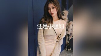 商场白色隔板全景后拍多位美女尿尿1 (4)