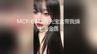 风衣纹身大奶妹  跪着舔弄大屌  扶腰后入爆插 骑乘位打桩机