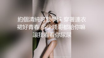 时装模特和摄影师大胆模仿优衣库在试衣间打炮