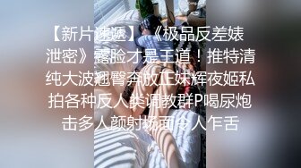 居家小妹妹，一个人在家寂寞难耐，大胆到楼道里道具自慰，阳台上全裸