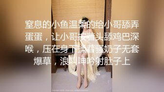 高颜值美女主播情趣制服诱惑黑丝身材苗条先诱舞在开脱，骚逼特写撅着屁股抽插，叫声很骚给你看喷水，非常会勾人!