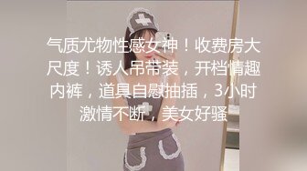  大奶熟女阿姨 跟老公打着电话被强上了 被小哥哥操的很舒坦