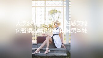 【新片速遞 】   邪恶的房东暗藏摄像头偷窥丰满的女房客洗澡❤️对着镜头掰开浓密的B毛洗大肥鲍