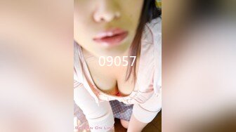 【新片速遞】 KFC极品短裙靓女❤️蓝色蕾丝透明性感内裤前抄大露毛逼逼清晰可见4K超清CD