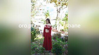 商场女厕偷拍牛仔裤美女的小嫩鲍