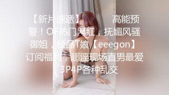 商场女厕刁钻角度偷窥背带,裤美女的无毛小嫩鲍