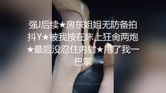 【新片速遞】年轻黑丝小妹被两个大叔玩弄，全程露脸在床上舔两个鸡巴，车轮战黑丝骚逼淫声荡语还拿道具抽插边拍边干刺激