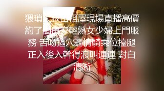 先玩奶后玩逼，开档黑丝道具抽插干出白浆，年轻小妹让两个大哥轮草抽插蹂躏爆草，浪叫呻吟不止精彩又刺激