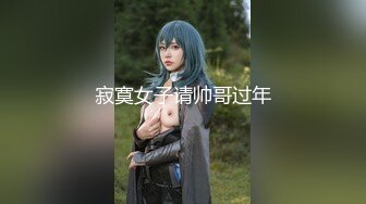 漂亮制服美女3P 身材娇小 同时伺候三根肉棒 嘴叼逼插 被无套输出 非常享受舒坦