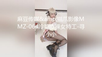 网吧里的骚逼女网管真他么的性感，全程露脸上夜班发骚跑到厕所大秀自慰，开档黑丝高跟鞋道具抽插骚逼爆菊花