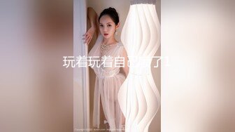 洞中偷窥隔壁漂亮小嫂子听着小曲光屁屁洗衣服