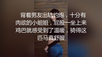 人妻美少妇全程露脸黑丝诱惑伺候3个小哥的大鸡巴，揉奶玩逼淫声荡语各种抽插，无套蹂躏射在小嘴里精彩刺激