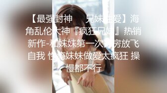 骚胖探花找了个长裙外围女，颜值不错非常会伺候人沙发上调情，床上各种舔鸡巴大鸡巴暴力抽插叫的好骚射好多