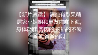 冒死爬墙偷窥刚洗完澡的少妇光溜溜的出来换衣服