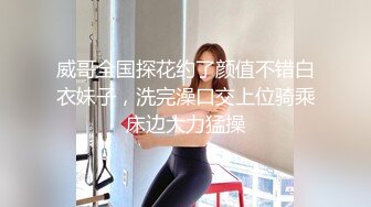 花臂纹身社会哥酒店约操大波浪骚女，吸吮奶子摸穴调情