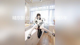 【新片速遞 】  《极品反差☀️露脸学生妹》外语大学知名公交车痴女，为了求干什么都敢玩，户外露出、吃精、3P样样精通，长相一般但真的骚