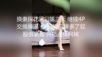 妹子把小三抓到卫生间脱她衣服露出两个白花花大奶子