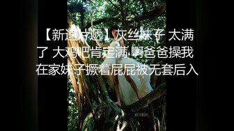 【云盘泄密流出】32岁良家风骚模特女友同居自拍性爱照，尝试各种情趣内衣，推荐 (2)